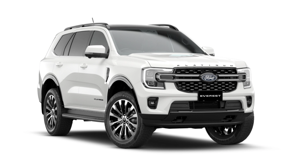 Front three-quarter view of a Ford Everest Platinum in Arctic White
