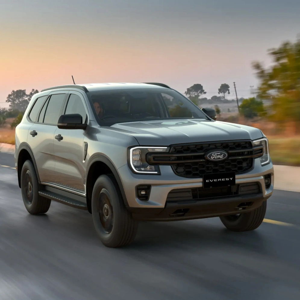 Everest Active on road