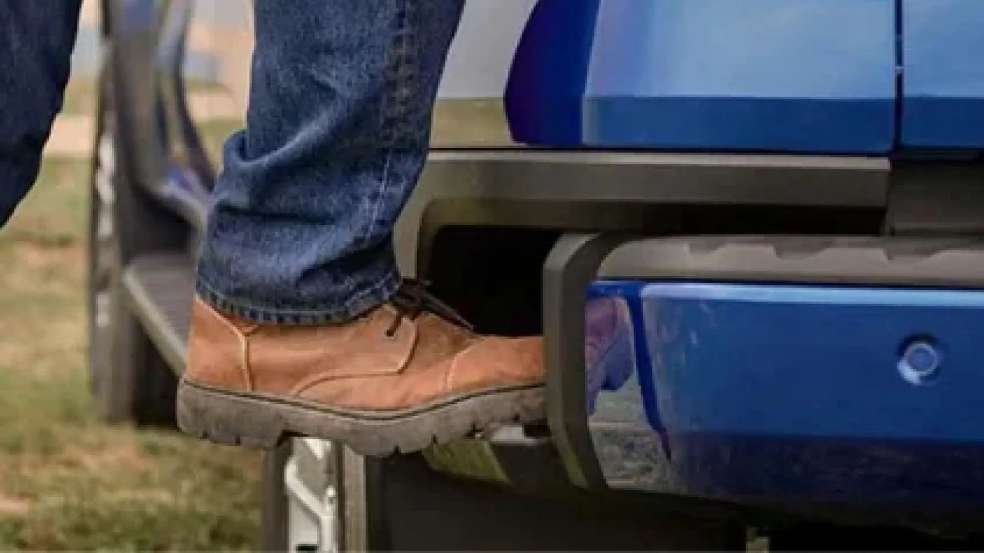 close up of integrated truck side step