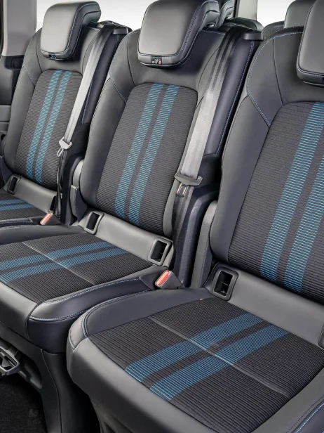 8 Seats Travel Together
