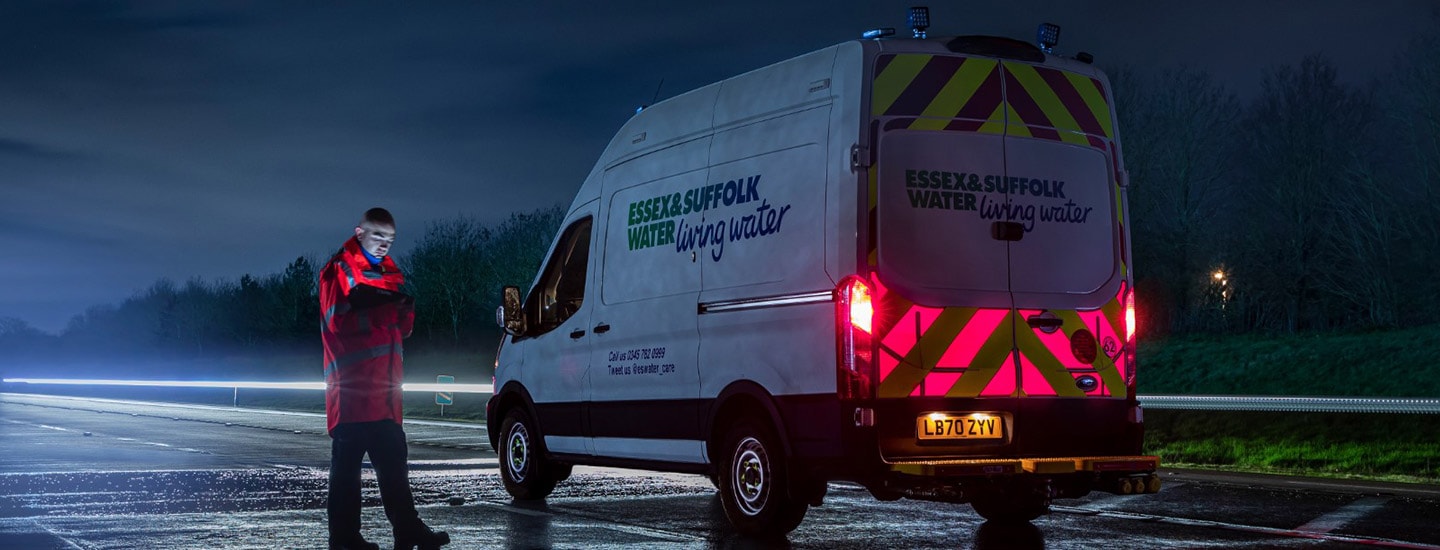 Ford Helps Roadside Workers Stay Safe with Pioneering Illuminated Rear Panels for Vans